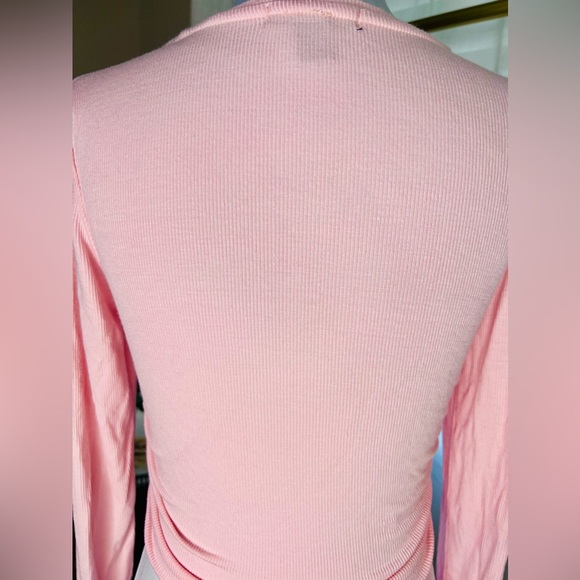 Forever 21 Cropped Light Pink Long Sleeve & Ruched Sides for the extra finch SzS - Picture 5 of 7